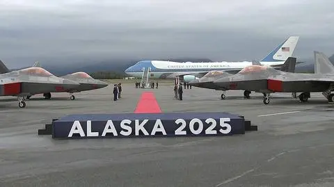 Samolot Donalda Trumpa wylądował na Alasce