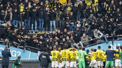 Zawaliła się trybuna z kibicami. Stadion zamknięto do odwołania