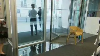 Osoby z niepełnosprawnościami niewpuszczone na posiedzenie komisji
