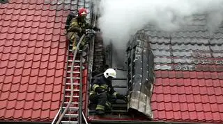 Strażakom udało się uratować część mieszkalną budynku
