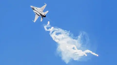 Samolot F-16 Tiger Demo Team Poland podczas pokazu w 2016 roku