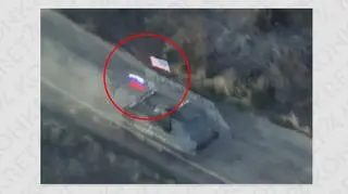 Flagi Rosji i USA na transporterze. "Znak przyjaźni"? 