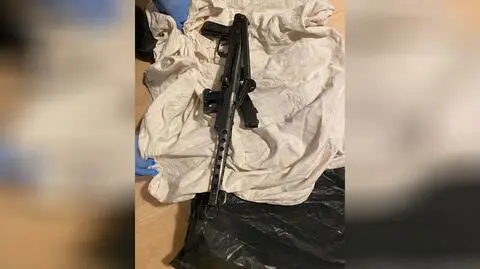 Pistolet maszynowy znaleziony w mieszkaniu mężczyzny 