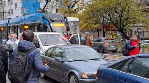 Zderzenie busa z tramwajem