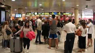 Możliwe opóźnienia lotów i problemy z bagażem. Strajk na 12 lotniskach