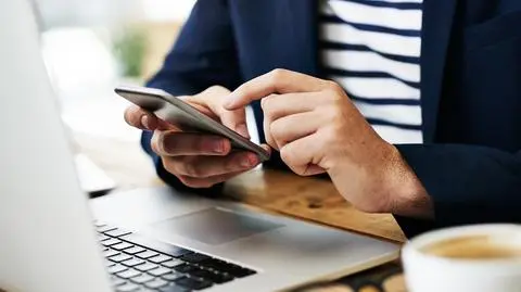telefon komórkowy, laptop, smartfon, cyberbezpieczeństwo, oszustwa, oszuści, technologia 5G i 6G