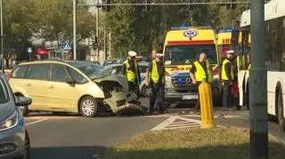 Jedna osoba w samochodzie była zakleszczona
