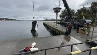 Zakończono akcję wydobycia samochodu z kanału Świny