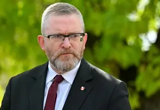 "Z pełną świadomością wykorzystuje kłamstwo"