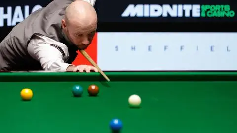 Rekord w Crucible Theatre. Ding miał wszystko pod kontrolą, wtedy debiutant zaczął show