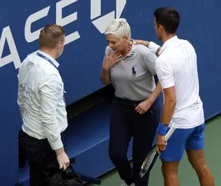 Trafił piłką panią arbiter (US Open 2020)