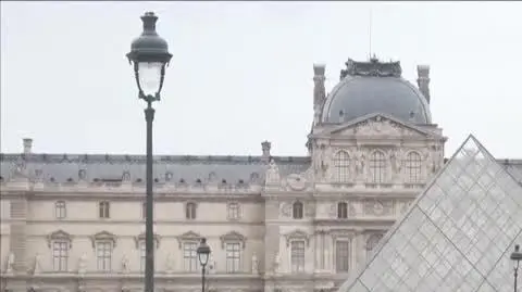 Louvre after robbery