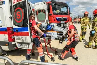 Ćwiczenia służb na przejeździe kolejowo-drogowym