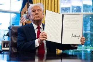 Donald Trump ogłosił nałożenie 25-procentowych ceł na zagraniczne samochody