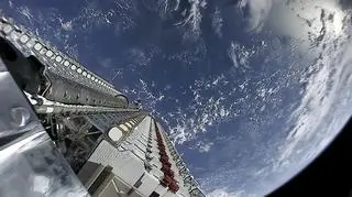 Satelity Starlink tuż przed rozmieszczeniem na orbicie, 2019 rok