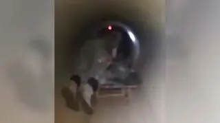 Rura, wykorzystywana przez wojsko rosyjskie do przerzutu żołnierzy. Ujęcie z nagrania   