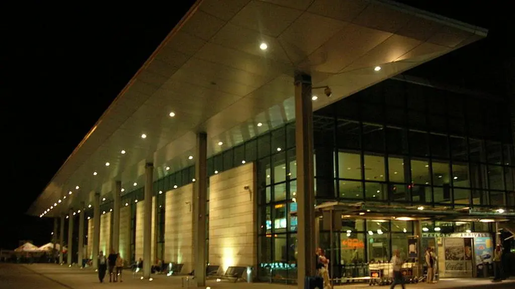 Port lotniczy nocą
