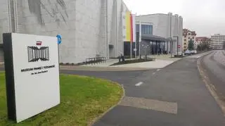 Ministerstwo domaga się zwrotu 210 milionów zł od fundacji ojca Rydzyka. Jest pozew do sądu