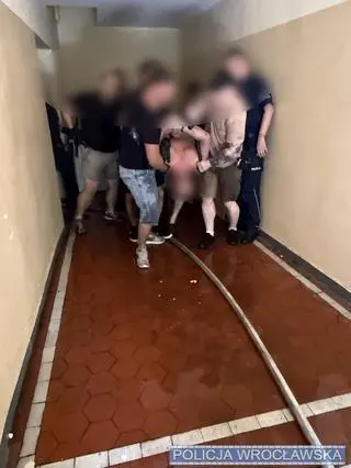 47-latek groził, że wysadzi budynek we Wrocławiu