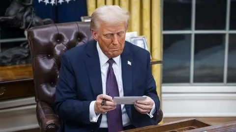 Dzięki dziennikarzom Trump odkrył w biurku list