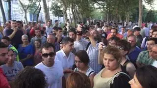 Tłumy protestujących w parku Gezi