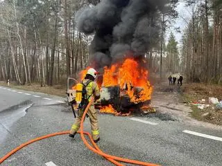 Pożar samochodu osobowego w powiecie koneckim