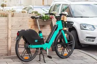 Na program dopłat do rowerów elektrycznych planowano przeznaczyć 300 mln zł.