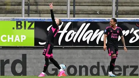 Przepiękny gol Sebastiana Szymańskiego w Holandii