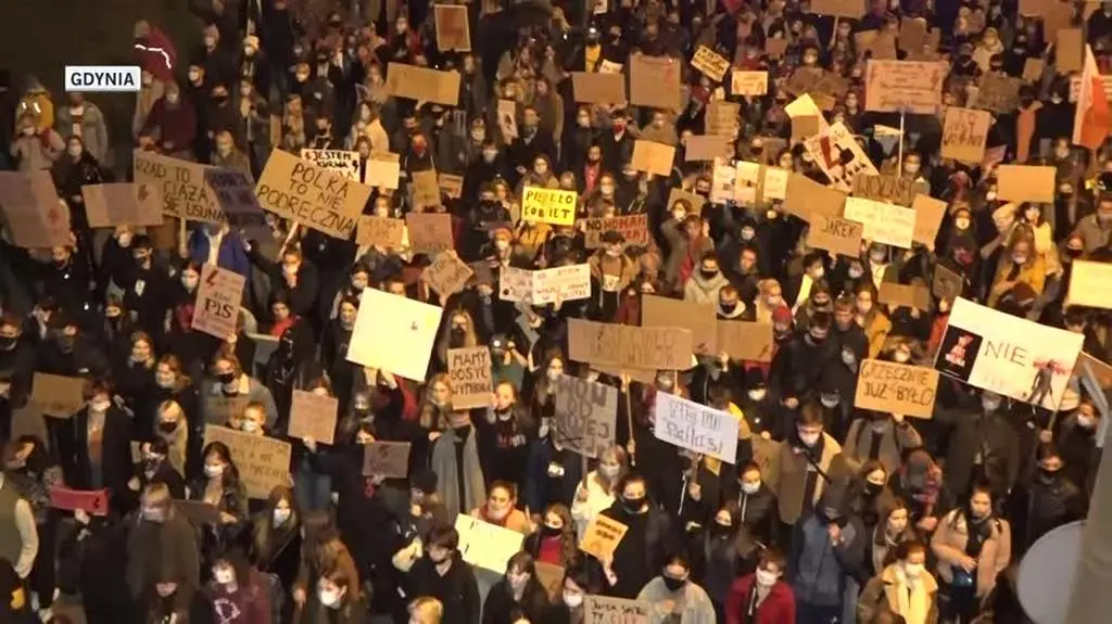 2710N379X PIS PROTESTY