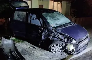 Uruchomiony w samochodzie alarm o zdarzeniu powiadomił służby ratunkowe 