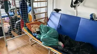 "Zostawiono nas z ciężkimi przypadkami i z tym chorym personelem, wycieńczonym"