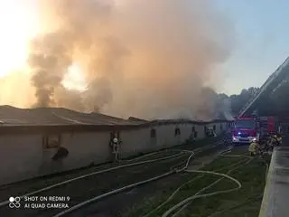 Do pożaru doszło w Ćmińsku pod Kielcami (woj. świętokrzyskie)