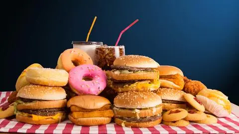 Trans tłuszcze można znaleźć w margarynie, wyrobach cukierniczych, fast foodzie czy zupach w proszku
