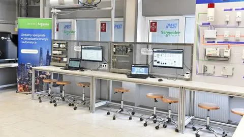 System zarządza budynkiem, monitorując przy tym funkcje życiowe jego użytkowników