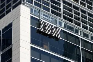 IBM ogłosiło w środę, że zbudowała nowy eksperymentalny układ do obliczeń kwantowych o nazwie Loon