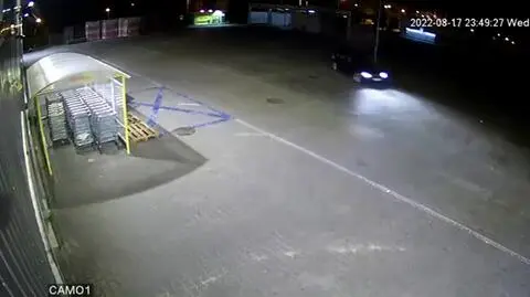 "Kręcił bączki", uderzył w słup. Dostał mandat