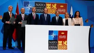 Przywódcy po podpisaniu dokumentu