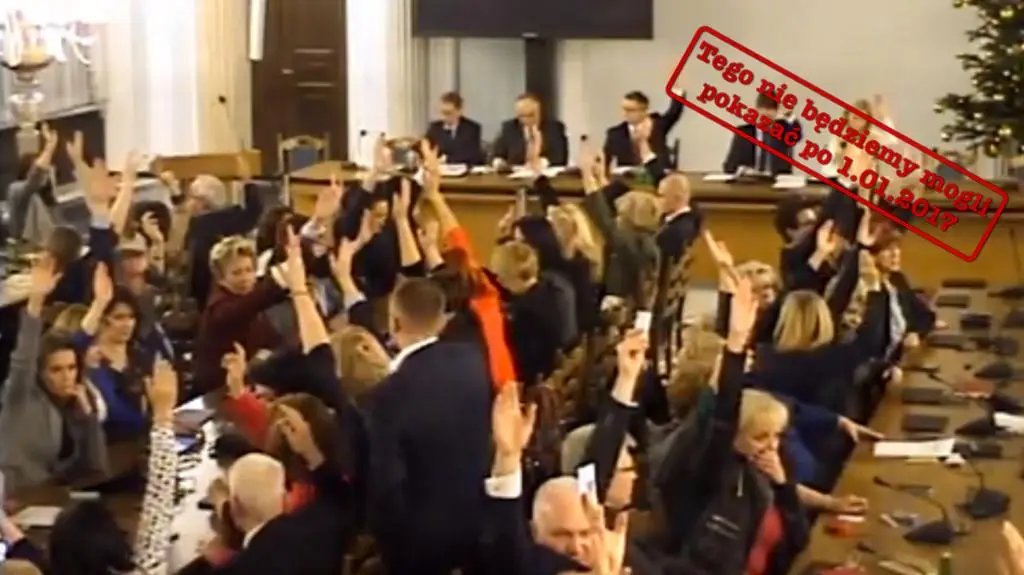 Sejm uchwalił budżet w Sali Kolumnowej 