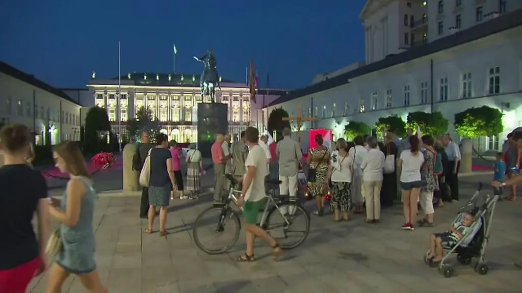 Wieczór przed Pałacem Prezydenckim