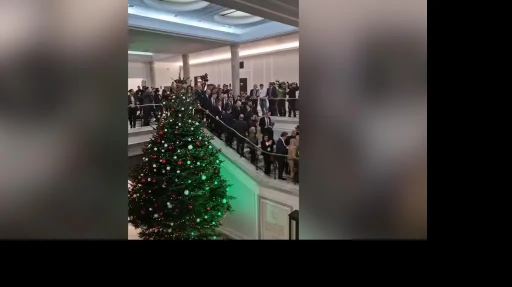 skandowanie donald tusk