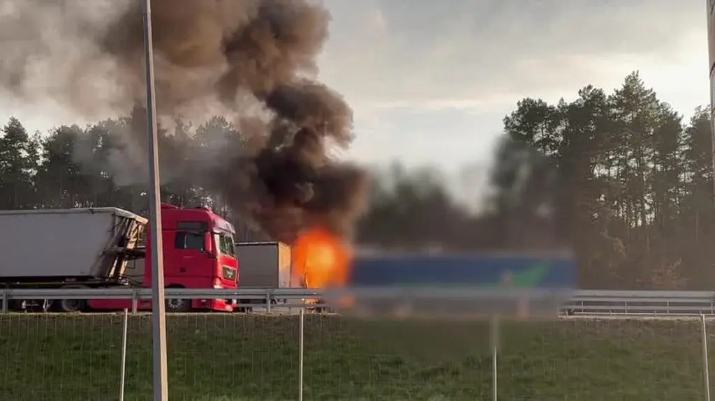 Pożar samochodu ciężarowego na trasie S17