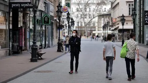 "Dalsze obostrzenia są konieczne". Orban wydłuży godzinę policyjną i zakaże zgromadzeń