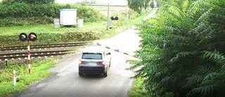 Kierowca wymusił awaryjne hamowanie pociągu w Ostrowie na Podkarpaciu