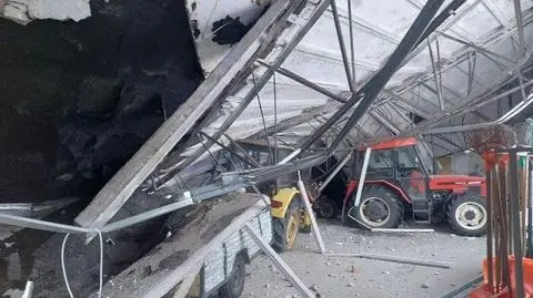 Zawalił się dach hali wartsztatowej