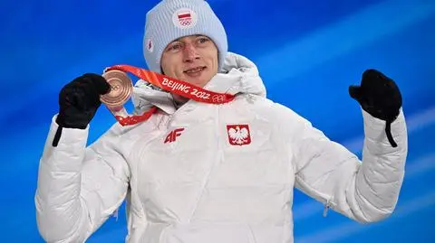 Doczekał się. Szczęśliwy Dawid Kubacki odebrał medal olimpijski