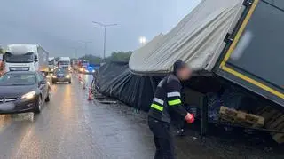 Wypadek ciężarówki na autostradzie A4
