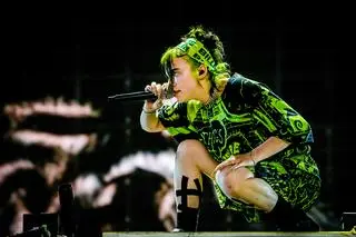 Billie Eilish podczas koncertu 