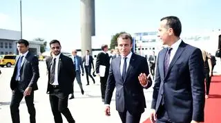 Macron nie spotka się z polskim rządem. "Głupia polityka PiS"