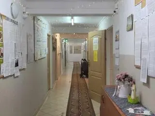 Ośrodek Wsparcia SOS w Lesku dysponuje sześcioma pokojami, każdy z łazienką, w sumie to 18 miejsc dla potrzebujących