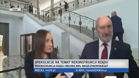 Macierewicz odpowiada na pytanie reportera: widzę że pan się czuje świetnie ja też nieźle
